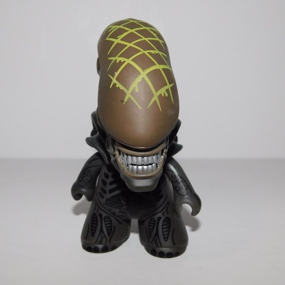2015 AVP FOX  Alien VS Predator 4.5" TITANS Vinyl Figure Grid Head - Picture 2 of 7
